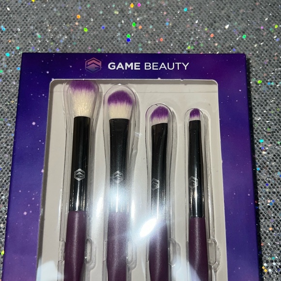 💜🆕💜 GAME BEAUTY Eyes on Me 4 Essential Eyeshadow Brush Set - Picture 3 of 8